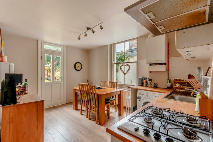 1 Bedroom Flat To Rent In Briarwood Road, London, SW4