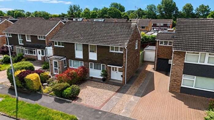3 Bedroom Semi-Detached House For Sale In Grantham Road, Reading, RG30