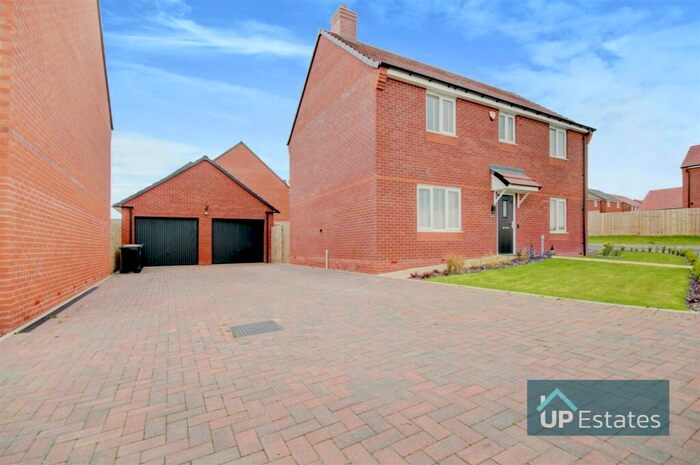 4 Bedroom Detached House For Sale In Fieldon Drive, Atherstone, Grendon, CV9