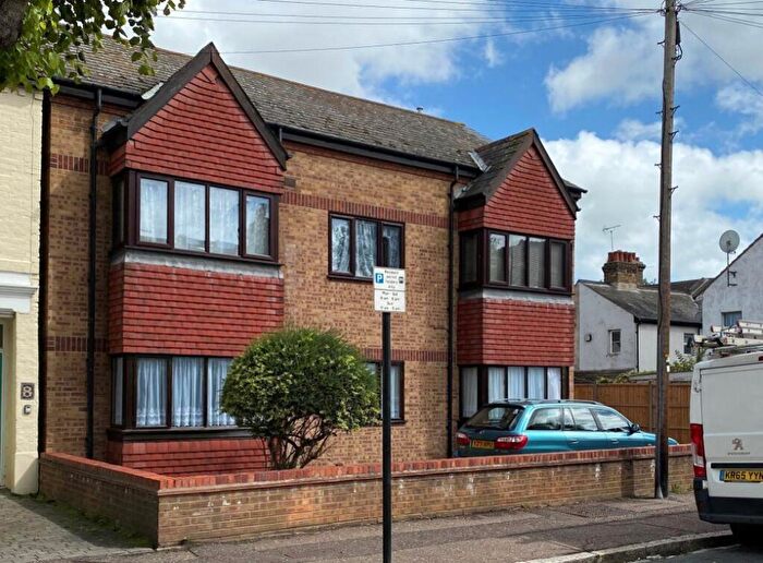 1 Bedroom Flat To Rent In Princes Street, Southend Online Registration, SS1