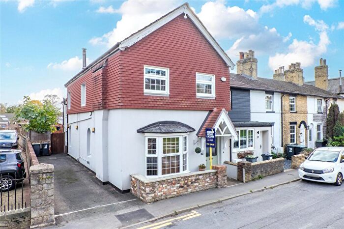 4 Bedroom End Of Terrace House For Sale In Rochester Road, Aylesford, Kent, ME20