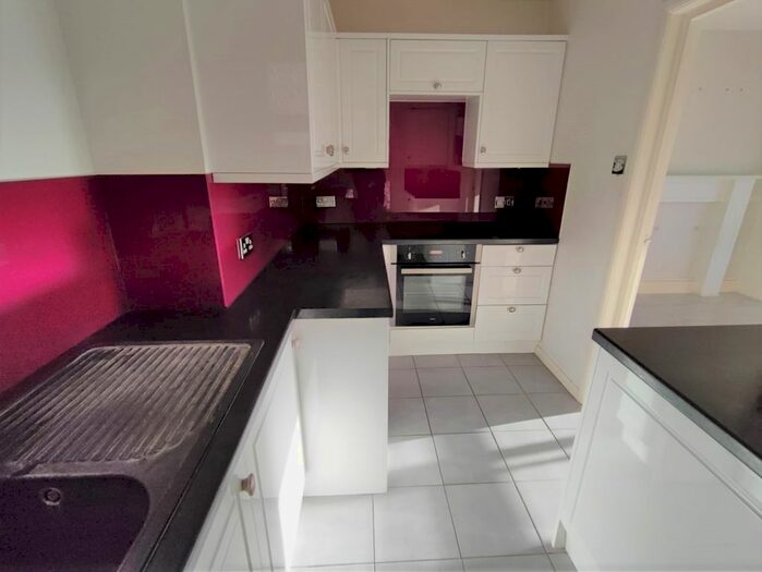 1 Bedroom Flat To Rent In London Road, Southborough, Tunbridge Wells, TN4