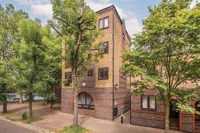 3 Bedroom Flat For Sale In Greenland Quay, Surrey Quays, SE16