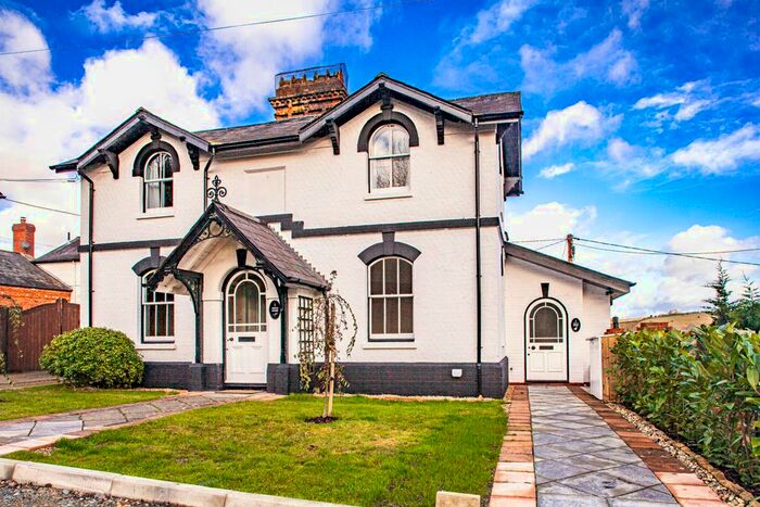 3 Bedroom Flat To Rent In Grove House, Lower Basildon, RG8