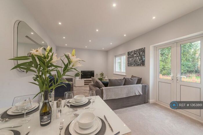 1 Bedroom Flat To Rent In Kennel Ride, Ascot, SL5