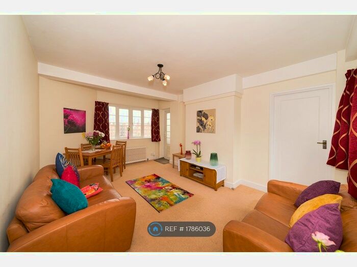 3 Bedroom Flat To Rent In Chiswick Village, London, W4