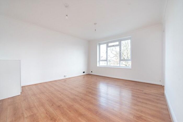 1 Bedroom Flat For Sale In Friern Barnet Lane, London, N11