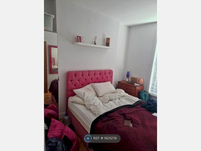 2 Bedroom Flat To Rent In Pier Street, Ventnor, PO38