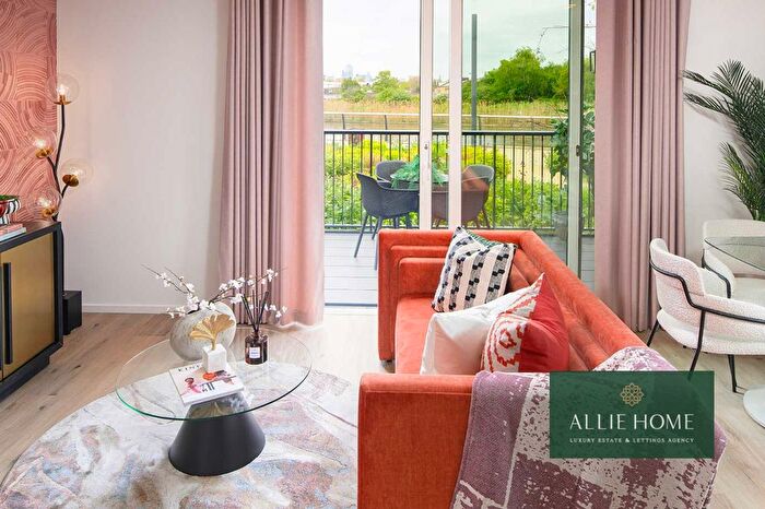 2 Bedroom Flat For Sale In Heron Wharf, Aberfeldy Village, E14