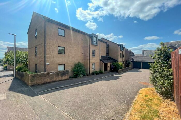 2 Bedroom Flat To Rent In Shepherds Loan, West End, Dundee, DD2