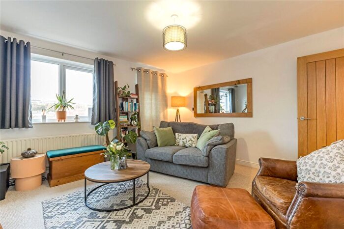 3 Bedroom End Of Terrace House For Sale In Manchester Road, Linthwaite, Huddersfield, HD7