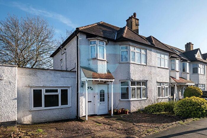 2 Bedroom Apartment For Sale In Hale Grove Gardens, Mill Hill, London, NW7