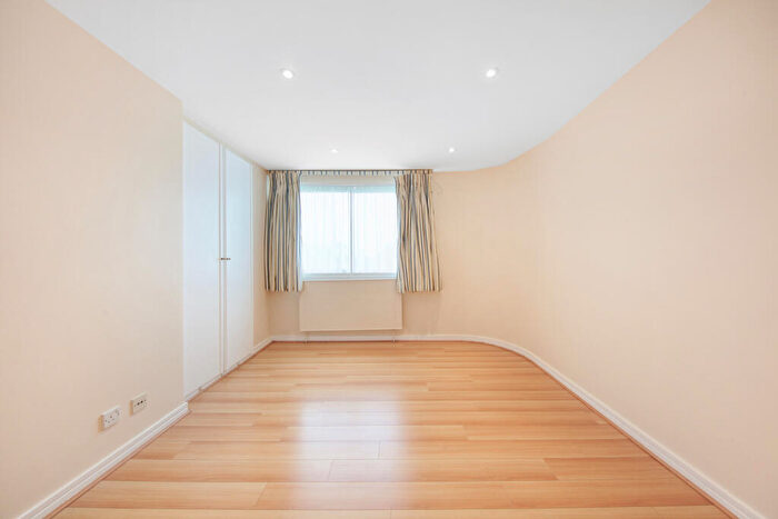3 Bedroom Flat To Rent In The Terraces, Queens Terrace, NW8