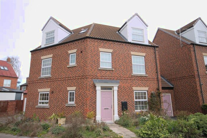 5 Bedroom Link Detached House For Sale In Calvert Way, Bedale, DL8