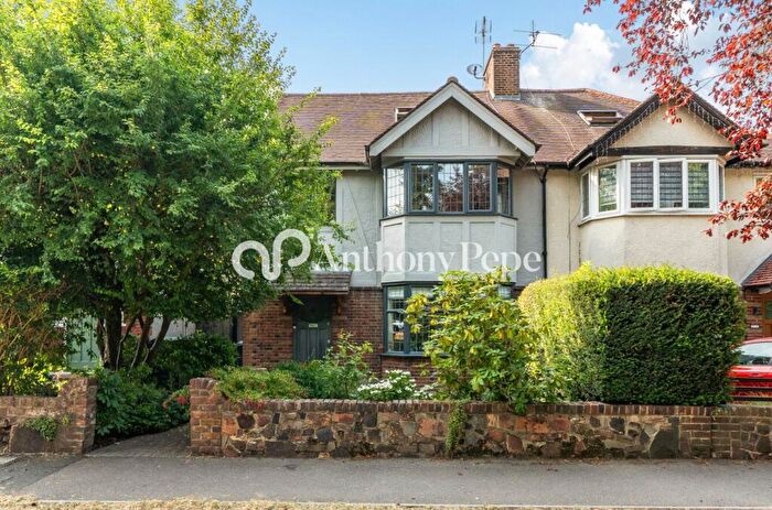 5 Bedroom Semi-Detached House For Sale In Queen Elizabeths Drive, Southgate, London, N14