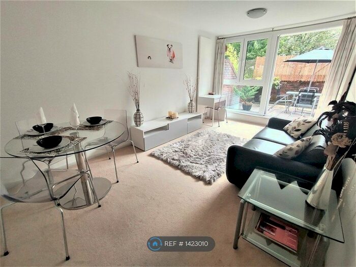 1 Bedroom Flat To Rent In Lockyer House, London, SW15