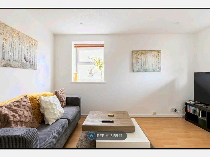 1 Bedroom End Of Terrace House To Rent In South Avenue, Surrey, TW20