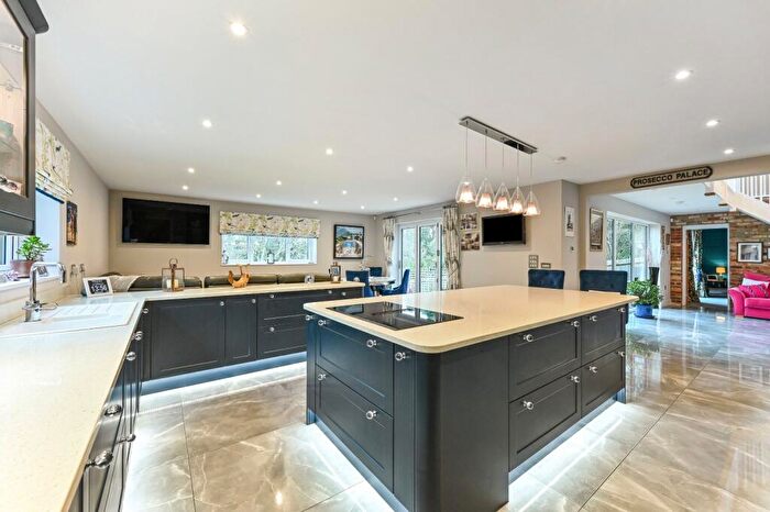 4 Bedroom Detached House For Sale In London Road, Hill Brow, Liss, Hampshire, GU33