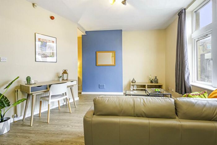1 Bedroom Property To Rent In Flat, B Wood Lane, Leeds, LS6