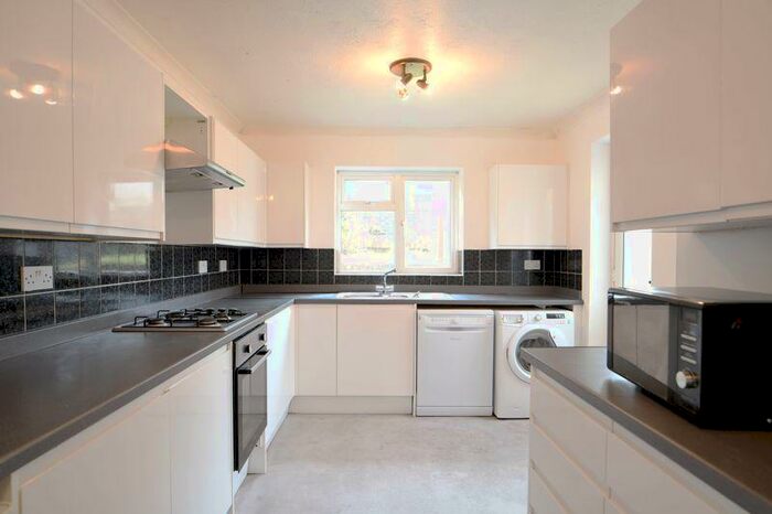 5 Bedroom Semi-Detached House To Rent In Medmerry Hill, Brighton, BN2