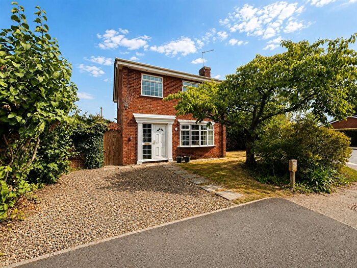 3 Bedroom Detached House For Sale In Chestnut Garth, Hemingbrough, Selby, YO8