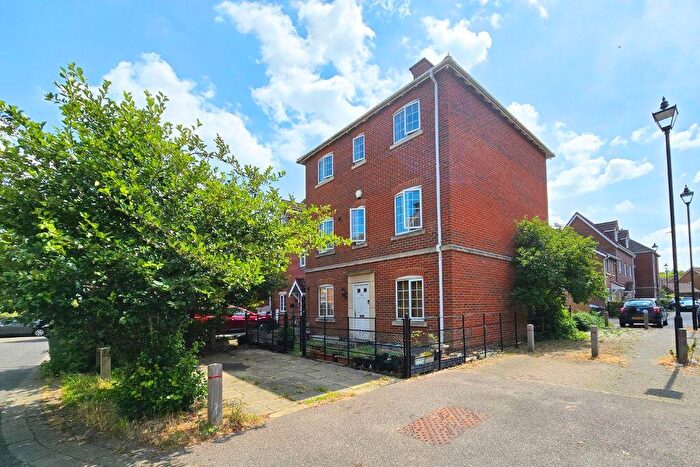 4 Bedroom Town House For Sale In Moonstone Square, Sittingbourne, ME10