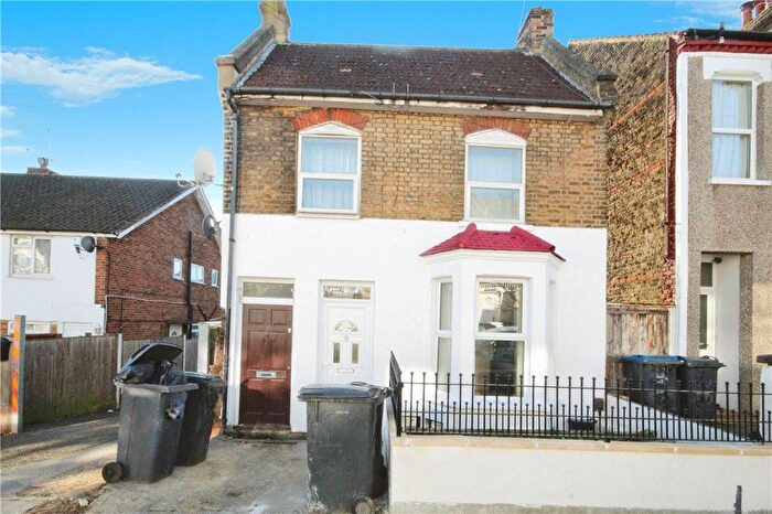 2 Bedroom Maisonette To Rent In Norwich Road, Thornton Heath, CR7