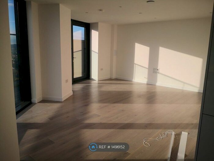 2 Bedroom Flat To Rent In City North Place, London, N4