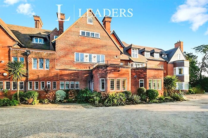 2 Bedroom Flat For Sale In Mapleton House, Mapleton Road, Four Elms, TN8