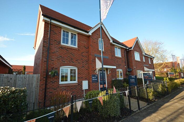 3 Bedroom Detached House For Sale In Chaplin Close, Thame, Oxfordshire, OX9