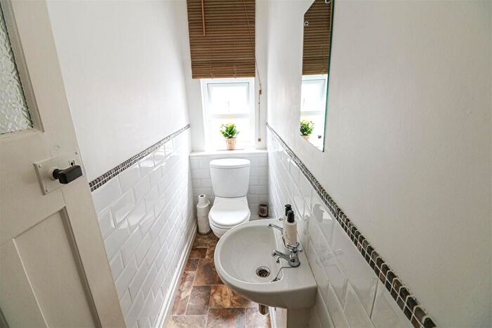4 Bedroom Detached Bungalow For Sale In Mount Vernon Road, Barnsley, S70