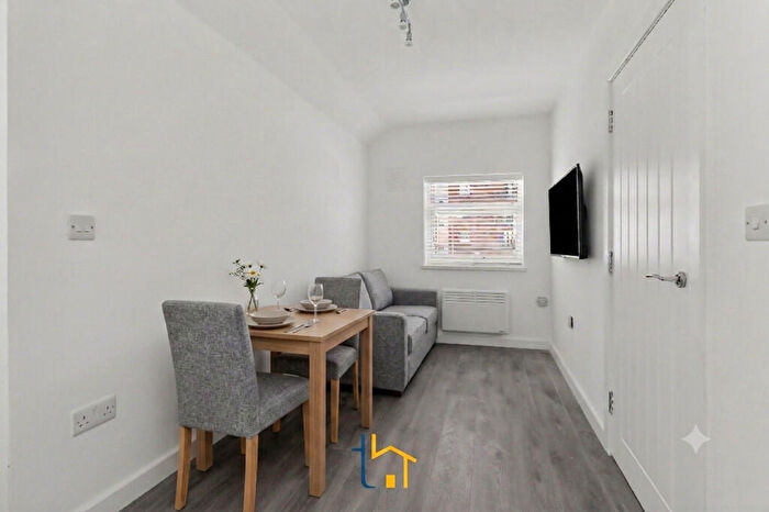 3 Bedroom Flat To Rent In Western Road, Leicester, LE3