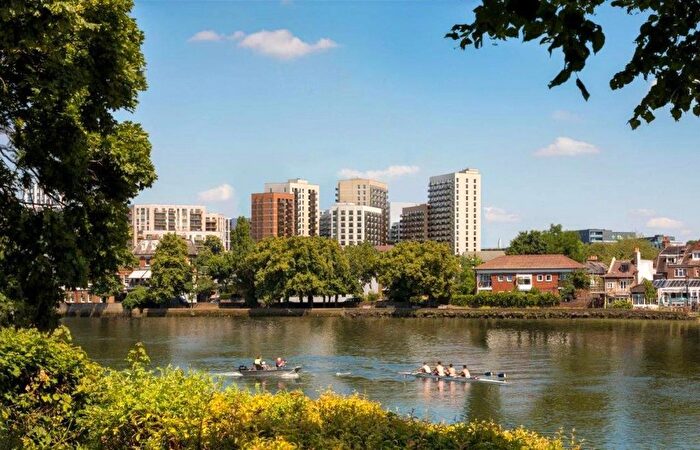 1 Bedroom Flat To Rent In Capital Interchange Way, Kew Bridge, Brentford, TW8
