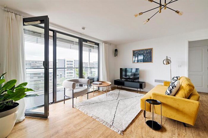 2 Bedroom Flat To Rent In Palmers Road, Hackney, E2