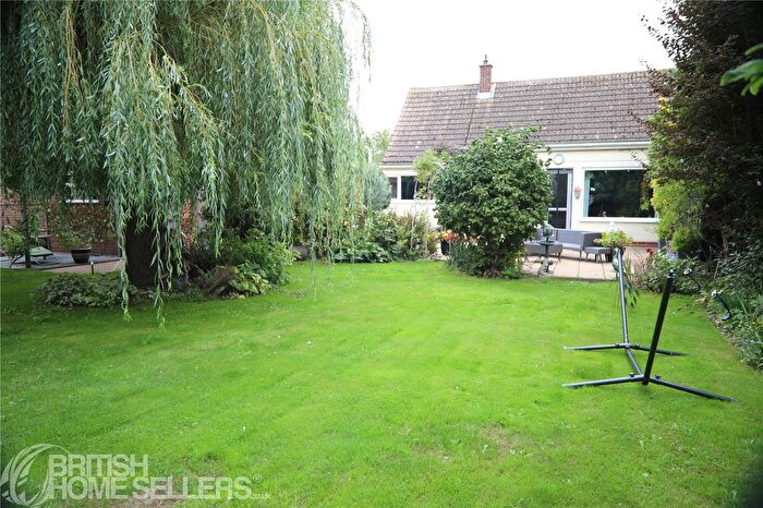4 Bedroom Bungalow For Sale In Conisholme Road, North Somercotes, Louth, Lincolnshire, LN11