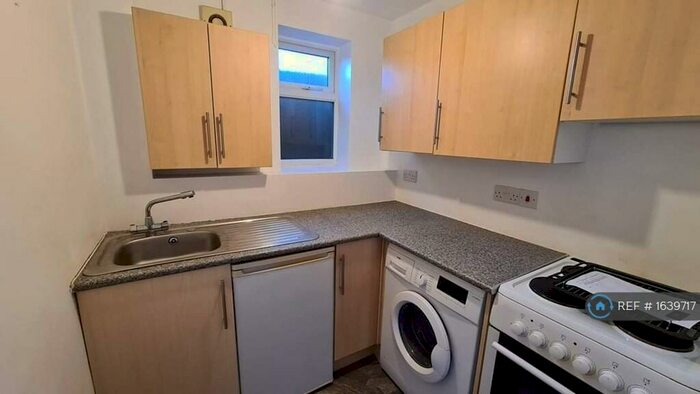 1 Bedroom Flat To Rent In Clarendon Drive, Royal Wootton Bassett, Swindon, SN4