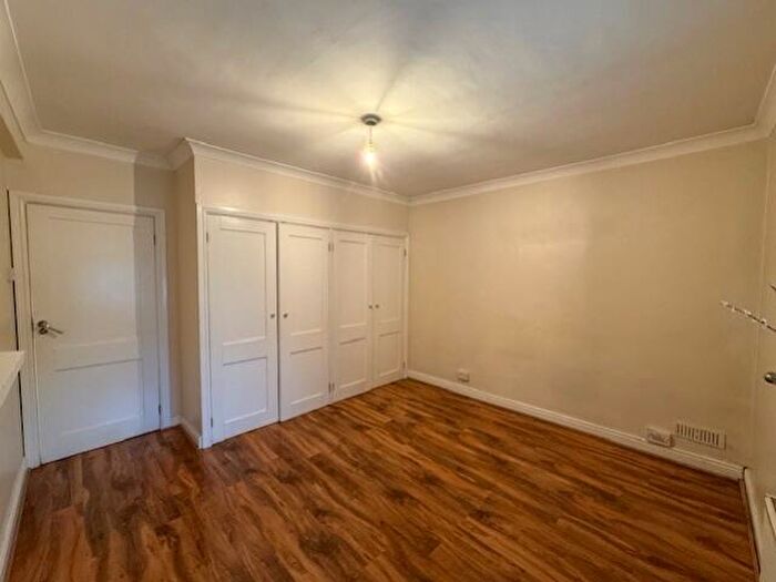 2 Bedroom Flat To Rent In Antoneys Close, Pinner, Middlesex, HA5