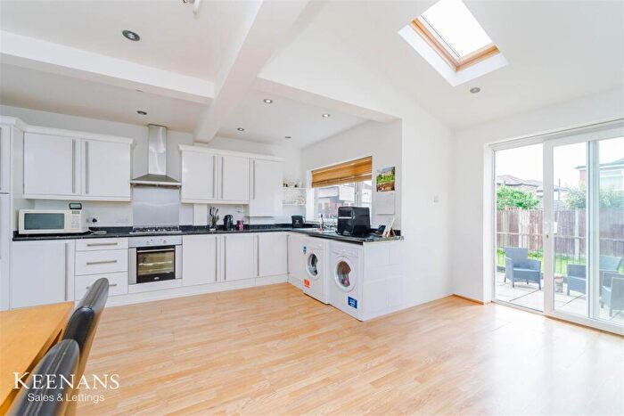3 Bedroom Semi-Detached House For Sale In Dryden Avenue, Swinton, Manchester, M27