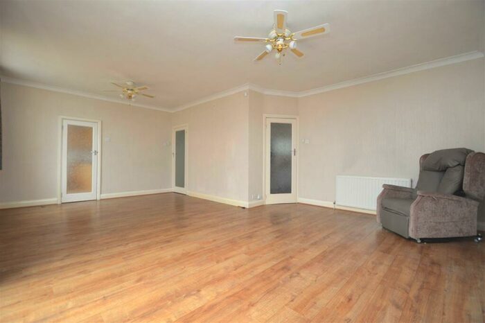 2 Bedroom Semi-Detached Bungalow For Sale In Peaketon Avenue, Redbridge, IG4