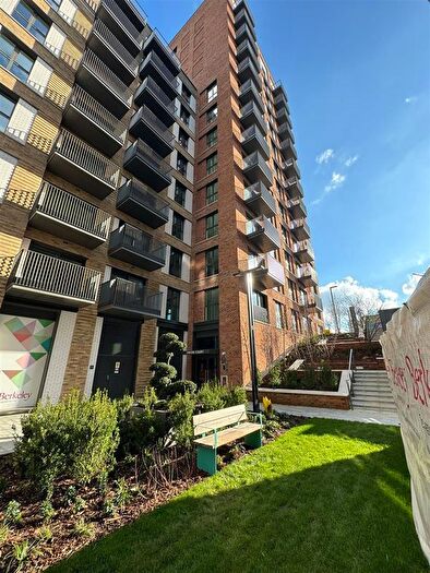 2 Bedroom Flat To Rent In Fauna Walk, Watford, WD24