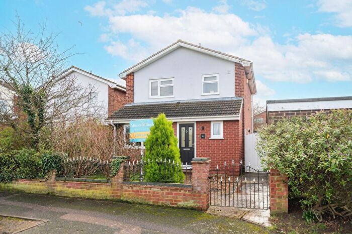 3 Bedroom Detached House For Sale In Siskin Close, Bradwell, NR31