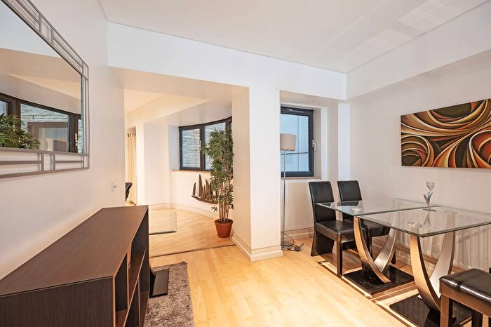 1 Bedroom Flat To Rent In Britton Street, Clerkenwell, London, EC1M