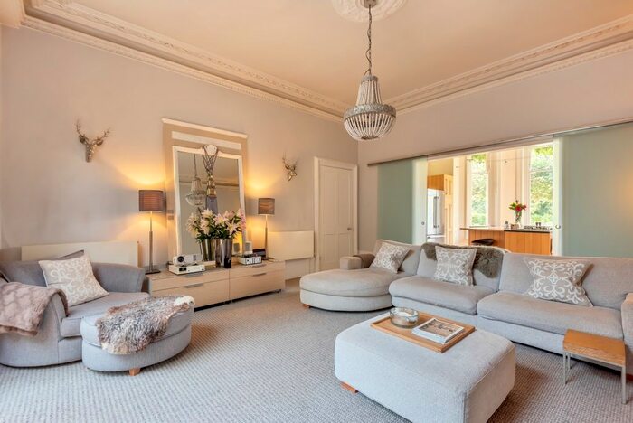 3 Bedroom Flat To Rent In North Common Road, London, W5