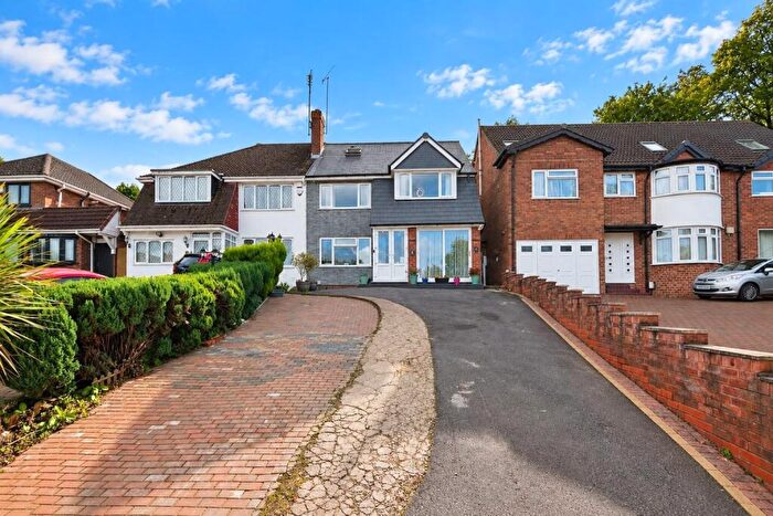 5 Bedroom Semi-Detached House For Sale In Wyemanton Close, Birmingham, B43