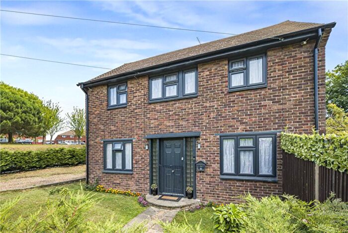 3 Bedroom Semi-Detached House For Sale In Petten Close, Orpington, Kent, BR5