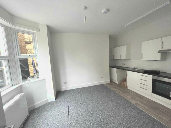 1 Bedroom Flat To Rent In Meteor Road, Westcliff On Sea, SS0