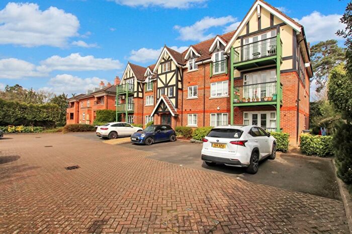 3 Bedroom Flat To Rent In Northwood, HA6