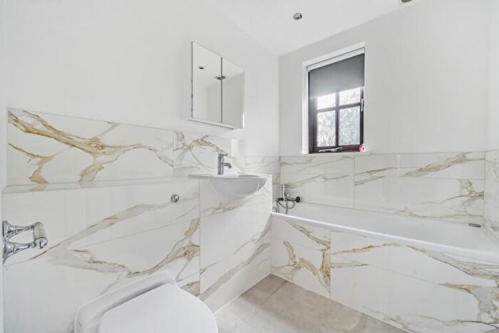 5 Bedroom House To Rent In Oaks Avenue London, SE19