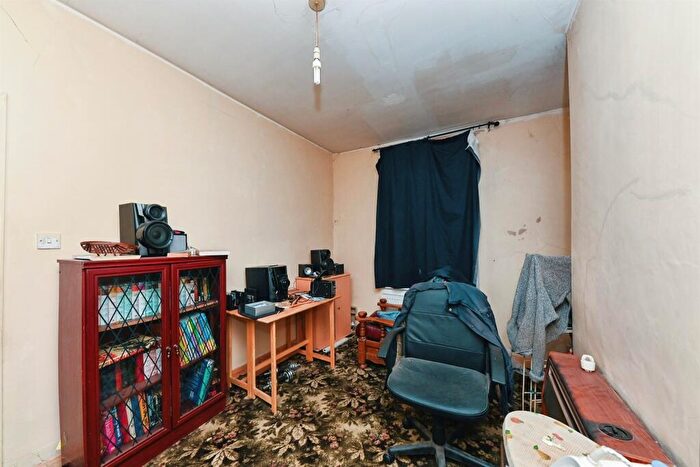 2 Bedroom Terraced House For Sale In Glasgow Street, Hull, HU3