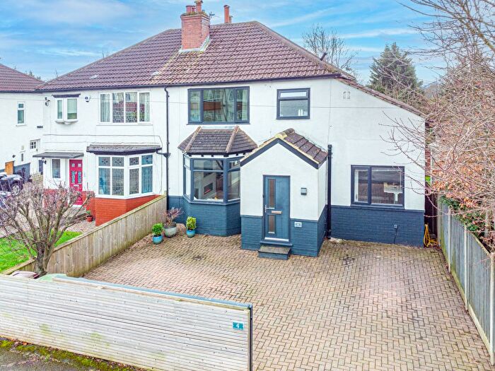 4 Bedroom Semi Detached House For Sale In Broomhill Drive, Leeds, LS17